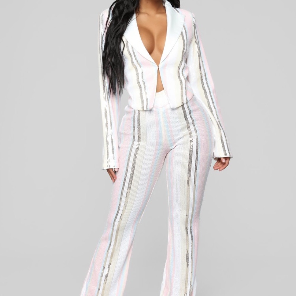 Looking like a day dream sequin set🤪TRADES ONLY🤪